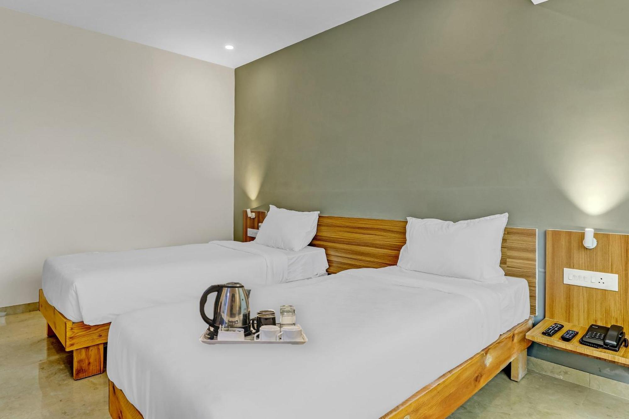 Townhouse Somani Hotel Apta Екстериор снимка