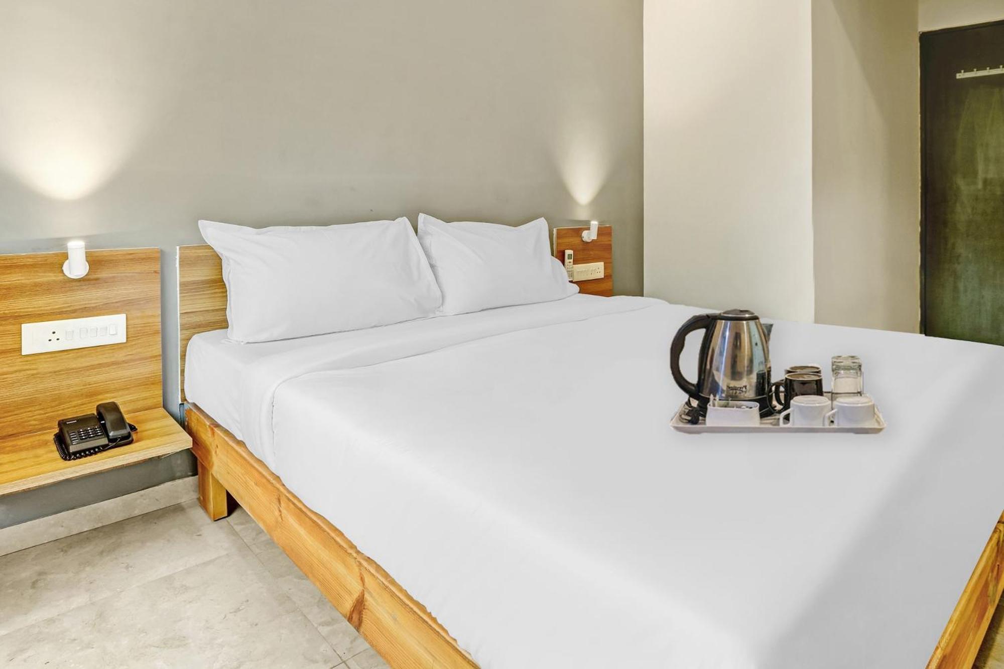 Townhouse Somani Hotel Apta Екстериор снимка