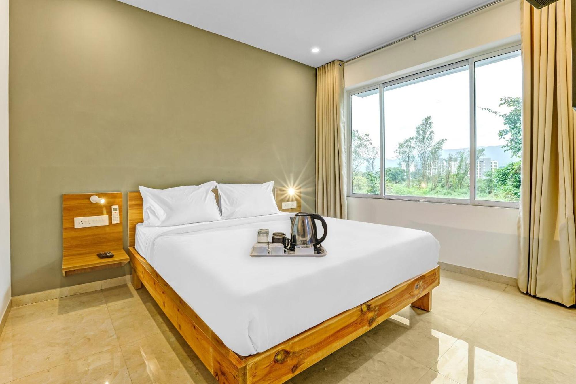 Townhouse Somani Hotel Apta Екстериор снимка